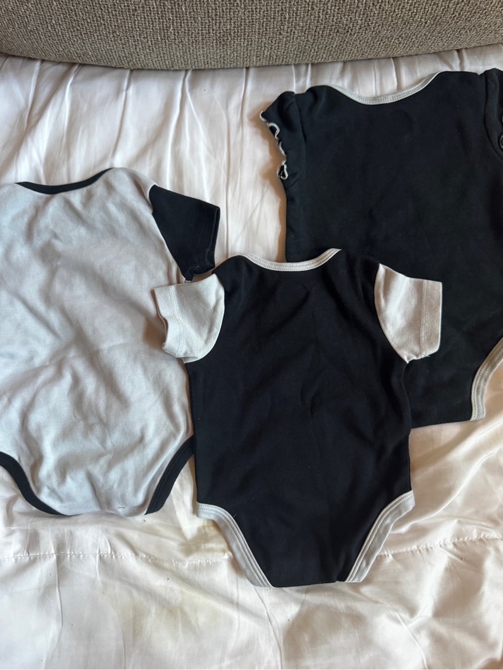 NHL LA Kings Baby Onesie with Black Trim and Gray Body - Picture 4 of 4